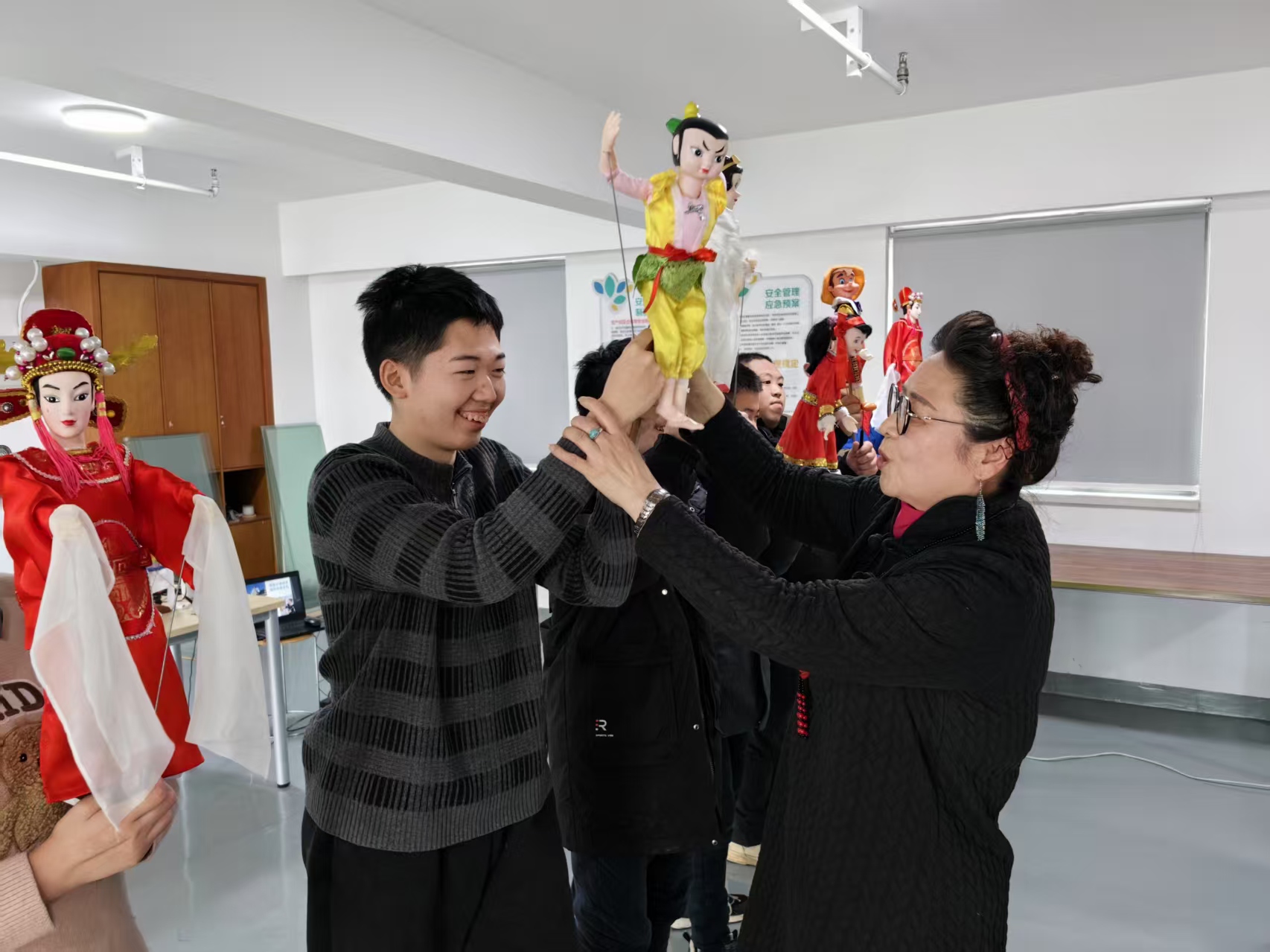 江苏省非遗传承人焦玉华携手南京方舟心智障碍人士共度新春